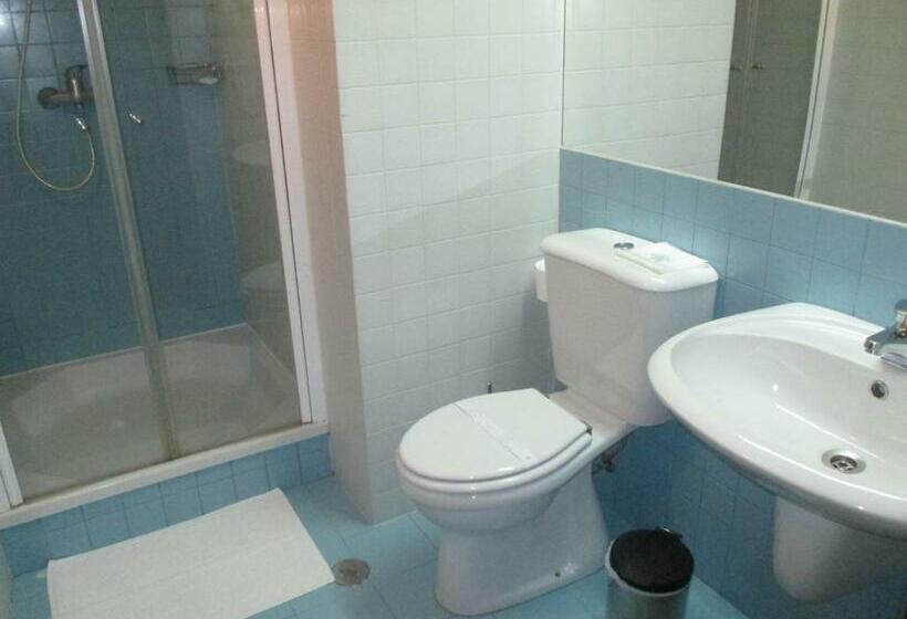 חדר סטנדרט לשלושה, Paulo Vi