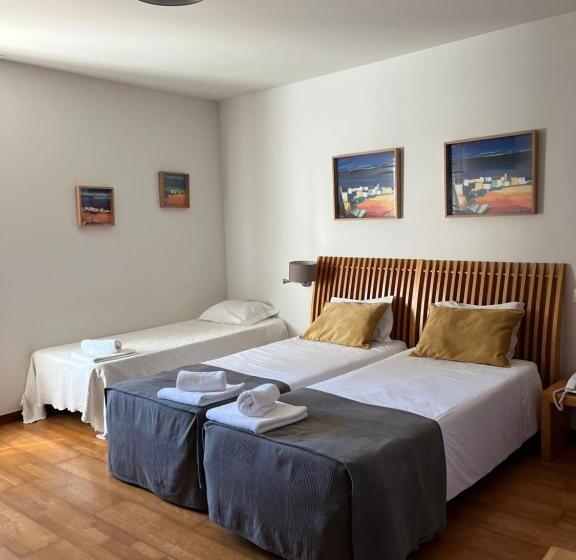 חדר סטנדרט לשלושה, Paulo Vi