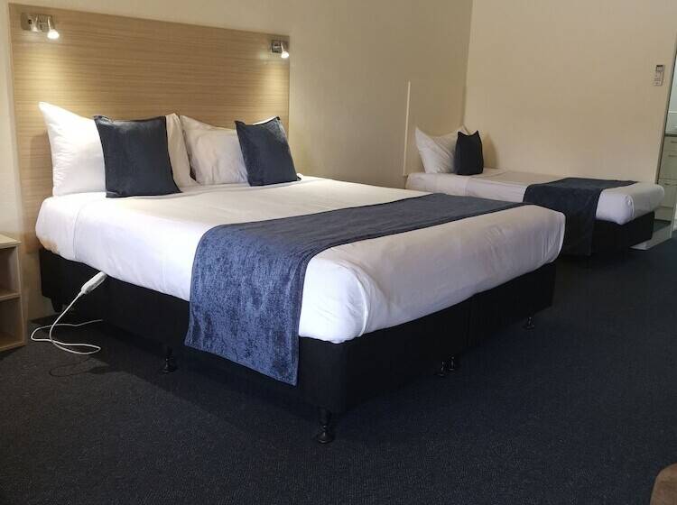 استودیوی استاندارد, Captains Quarters Motor Inn