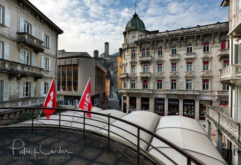 اتاق استاندارد سه نفره, Croce Federale