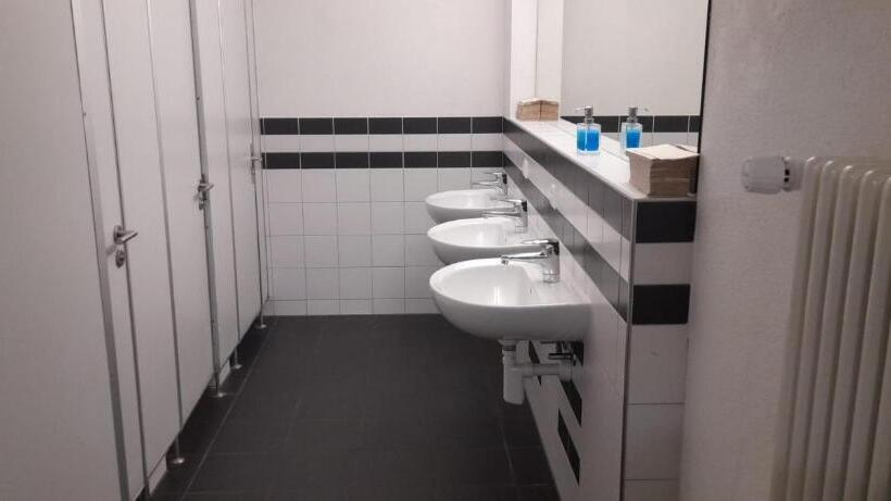 Кровать в Общей Комнате, Kreuzlingen Youth Hostel
