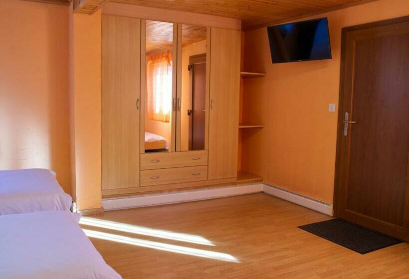 Семейный Номер, Motel Restaurant 13 Etoiles