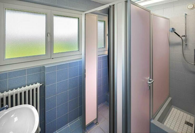 اتاق استاندارد با سرویس بهداشتی مشترک, Rapperswil Jona Youth Hostel