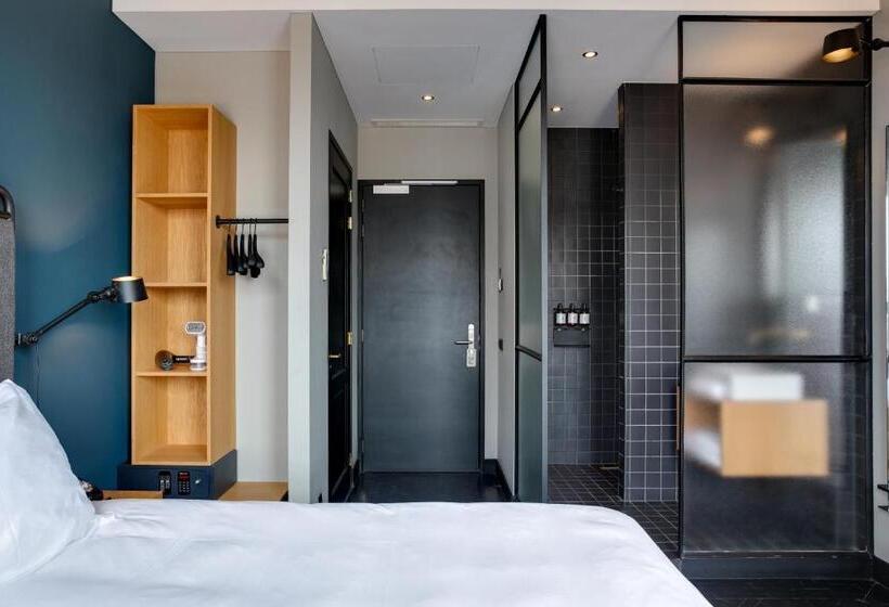 اتاق راحتی, The Duke Boutique