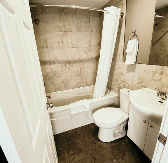 Номер Стандарт, Hinton Highway Inn