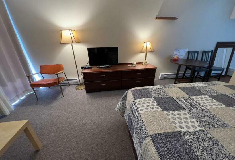 Номер Deluxe, Monashee Motel
