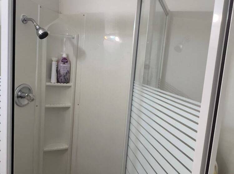 Номер Deluxe, Monashee Motel