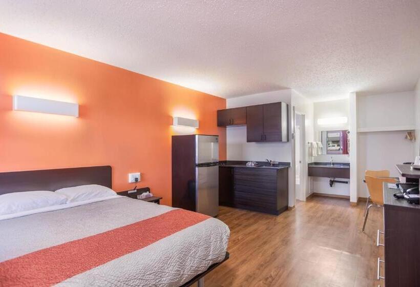 クイーンベッドのデラックスルーム, Motel Bo Camrose, Ab