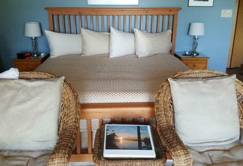 带大床的套房, Reef Point Oceanfront Bed And Breakfast