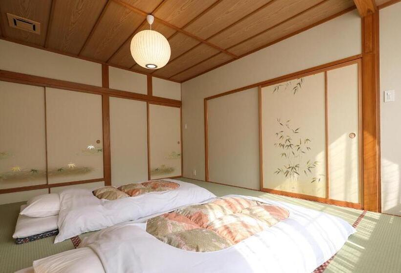 Семейный Номер, Tsukasaya Ryokan