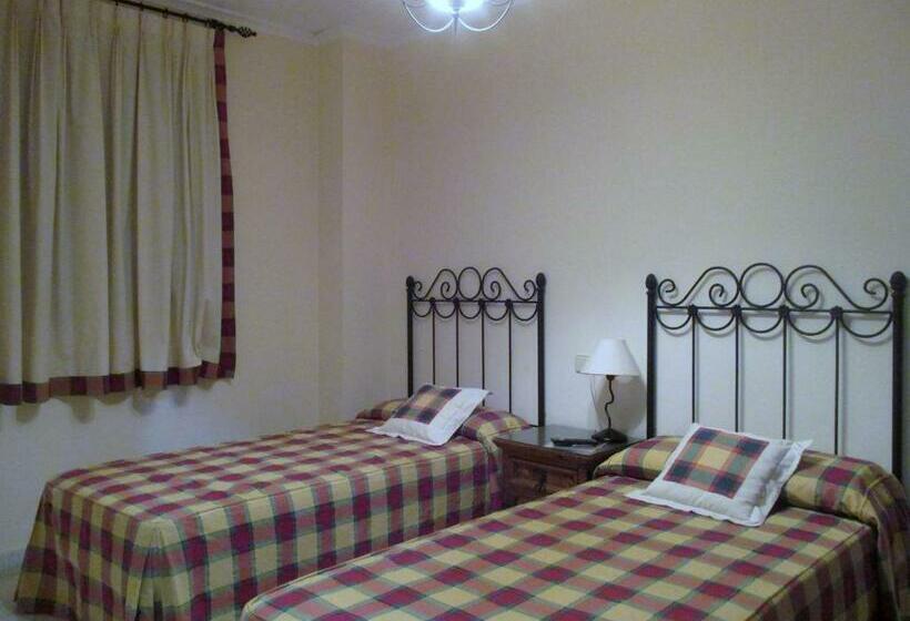 Четырехместный Номер Стандарт, Hostal Artiga