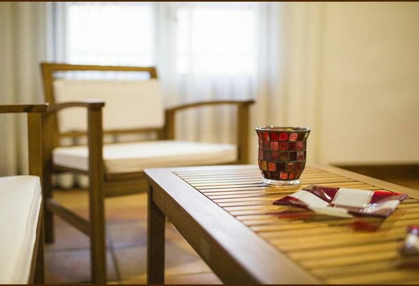 Люкс с Балконом, Posada Del Tio Juanón
