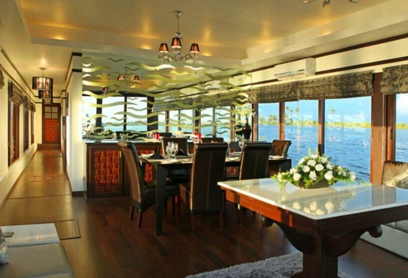 Трехместный Номер Deluxe, Sreekrishna Houseboat   Vaccinated Staff