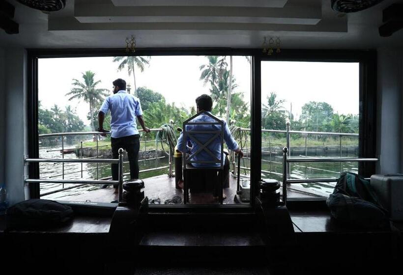 Люкс 3 Спальни, Sreekrishna Houseboat   Vaccinated Staff