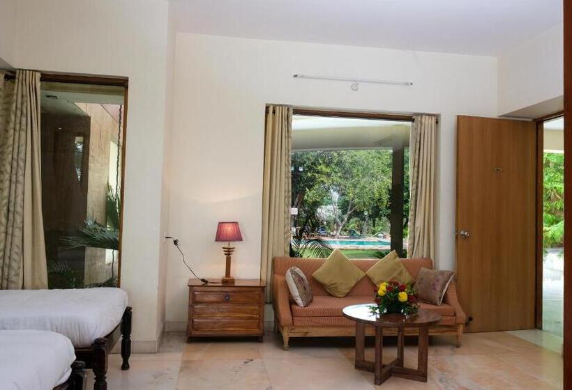 اتاق داخلی دلوکس, The Chitvan Resort