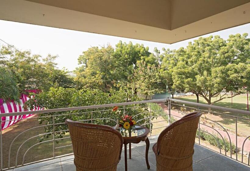 سوییت با چشم‌انداز استخر, The Chitvan Resort