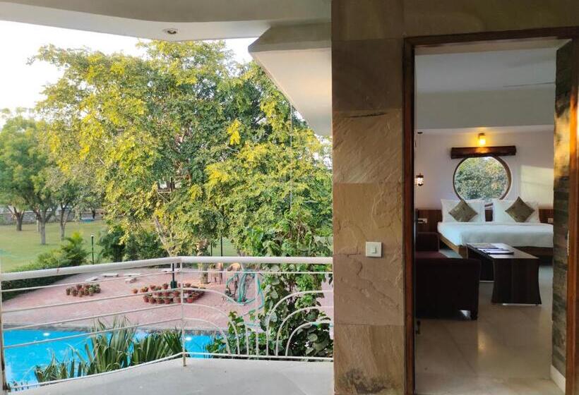 سوییت با چشم‌انداز استخر, The Chitvan Resort