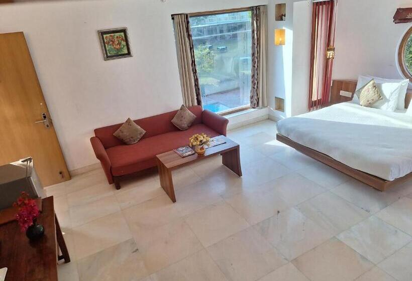 سوییت با چشم‌انداز استخر, The Chitvan Resort