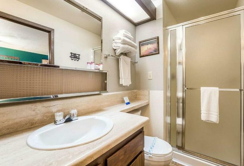 Номер Стандарт 2 Двуспальные Кровати, Rodeway Inn & Suites Big Water  Antelope Canyon