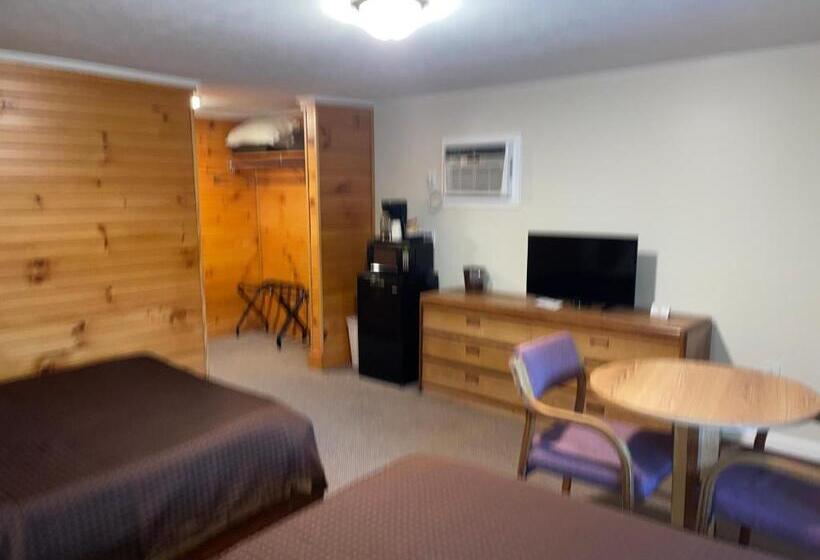 اتاق خانوادگی, A Holiday Motel   Maggie Valley