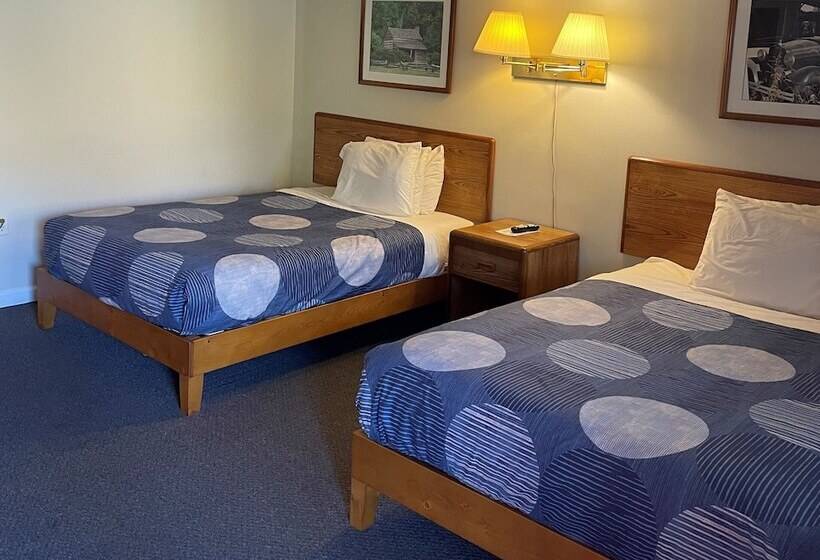 Номер Стандарт 2 Двуспальные Кровати, A Holiday Motel   Maggie Valley