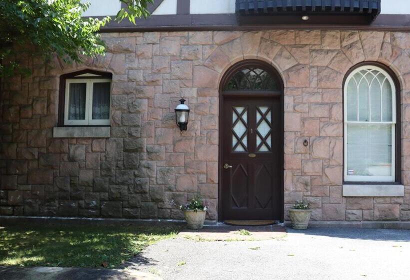 Президентский Люкс, The Gables At Stirling Guest