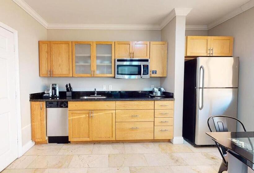 Люкс, Nuvo Suites Hotel   Miami Doral