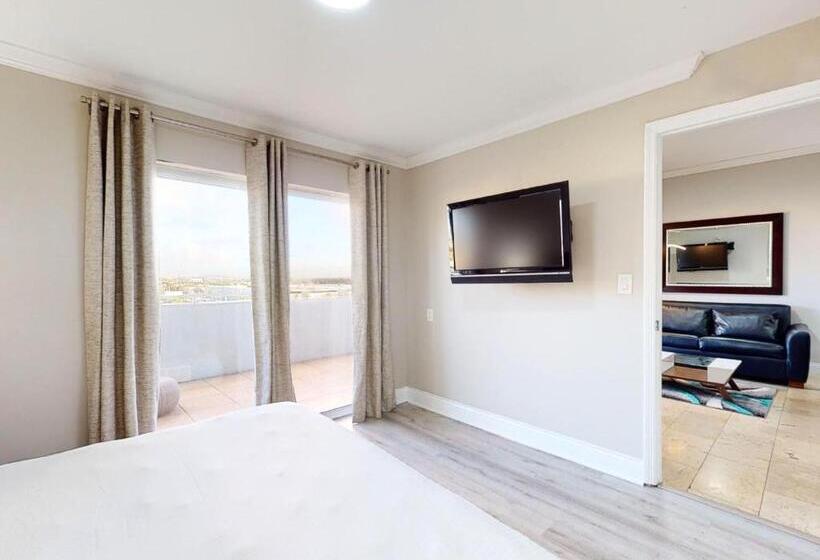 Люкс Кровать Кинг, Nuvo Suites Hotel   Miami Doral