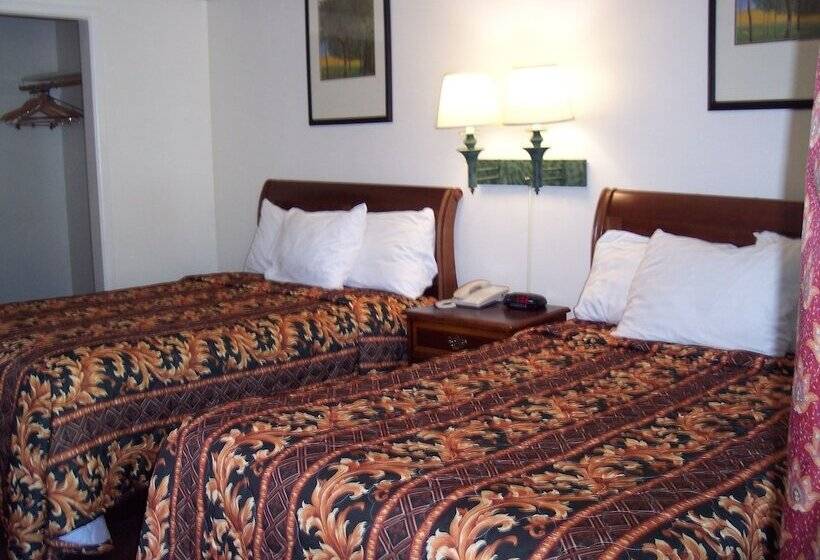 Номер Стандарт 2 Двуспальные Кровати, Shore Hills Motel
