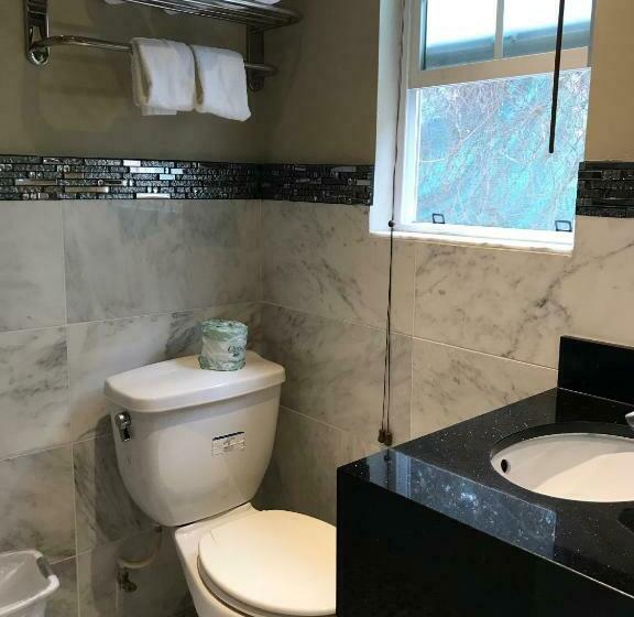 Номер Deluxe, Trylon Hotel   Hollywood