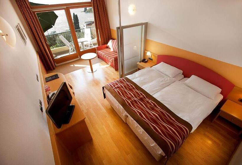 Superior room with lake view, Baia Verde