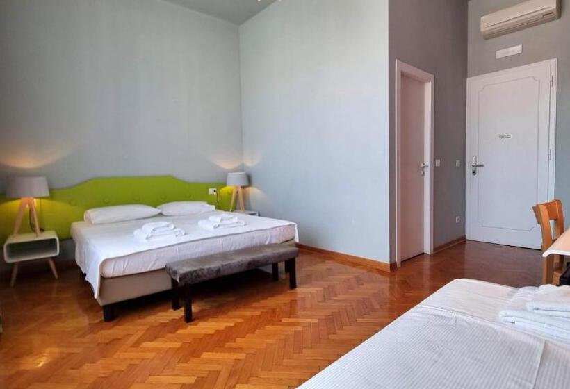 اتاق راحتی سه تخته, Locanda Al Volo Tor Bandena