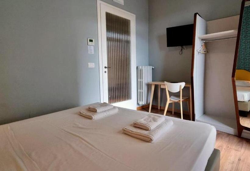 آپارتمان یک خوابه با دری مشترک که هال را جدا می کند., Locanda Al Volo Tor Bandena