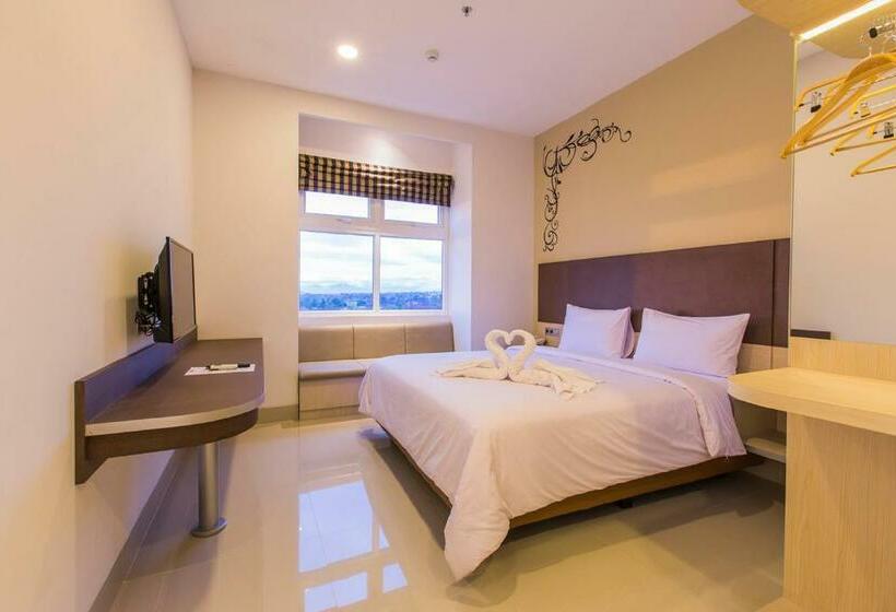 Номер Deluxe, Sparks Odeon Sukabumi   Artotel Curated