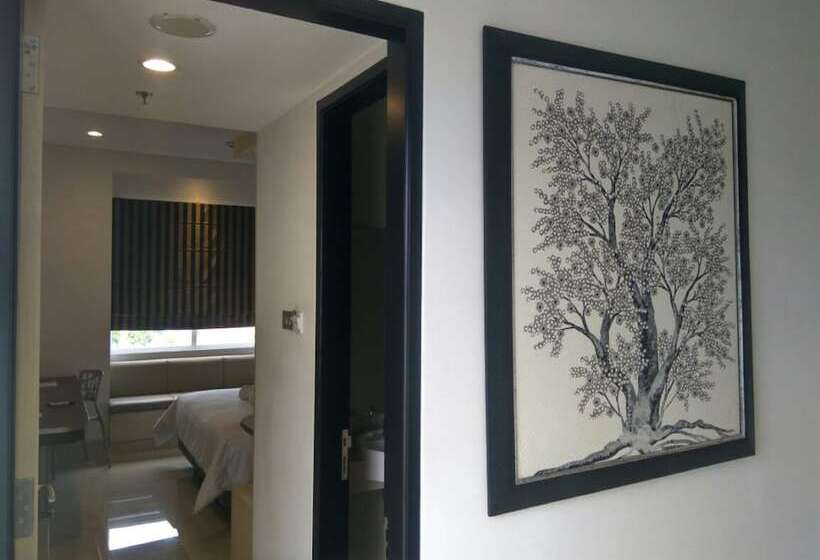 Номер Deluxe, Sparks Odeon Sukabumi   Artotel Curated