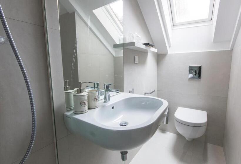 استودیوی لوکس, Apartments And Rooms Lejletul