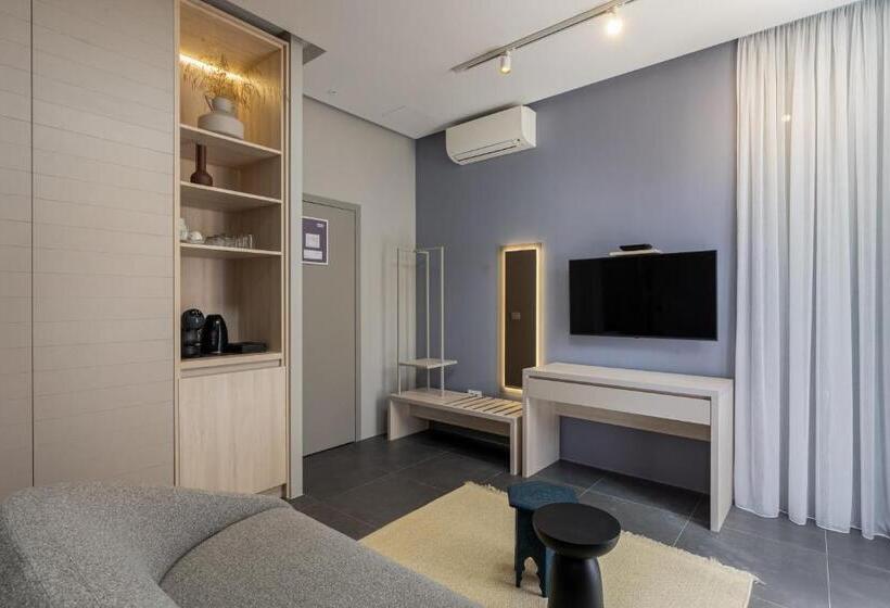 اتاق استاندارد سه نفره, Apartments And Rooms Lejletul