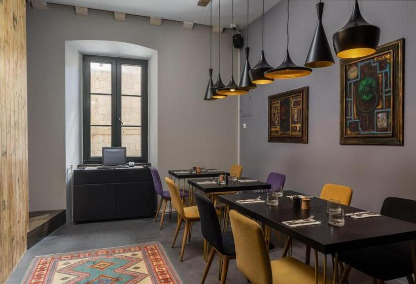 اتاق لوکس, Apartments And Rooms Lejletul