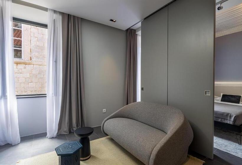 اتاق استاندارد سه نفره, Apartments And Rooms Lejletul