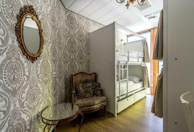מיטה בחדר משותף, Hostelle   Women Only Hostel Amsterdam