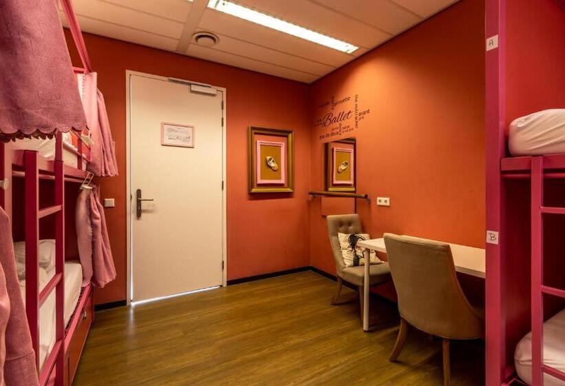 מיטה בחדר משותף, Hostelle   Women Only Hostel Amsterdam