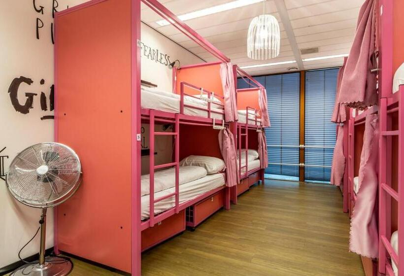 מיטה בחדר משותף, Hostelle   Women Only Hostel Amsterdam