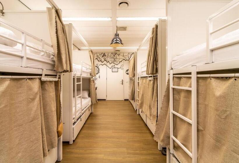 מיטה בחדר משותף, Hostelle   Women Only Hostel Amsterdam