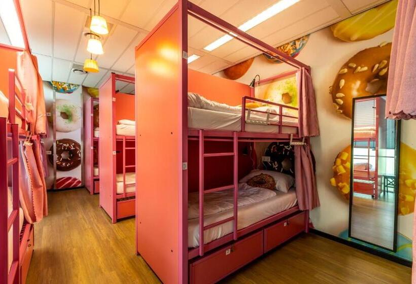 מיטה בחדר משותף, Hostelle   Women Only Hostel Amsterdam