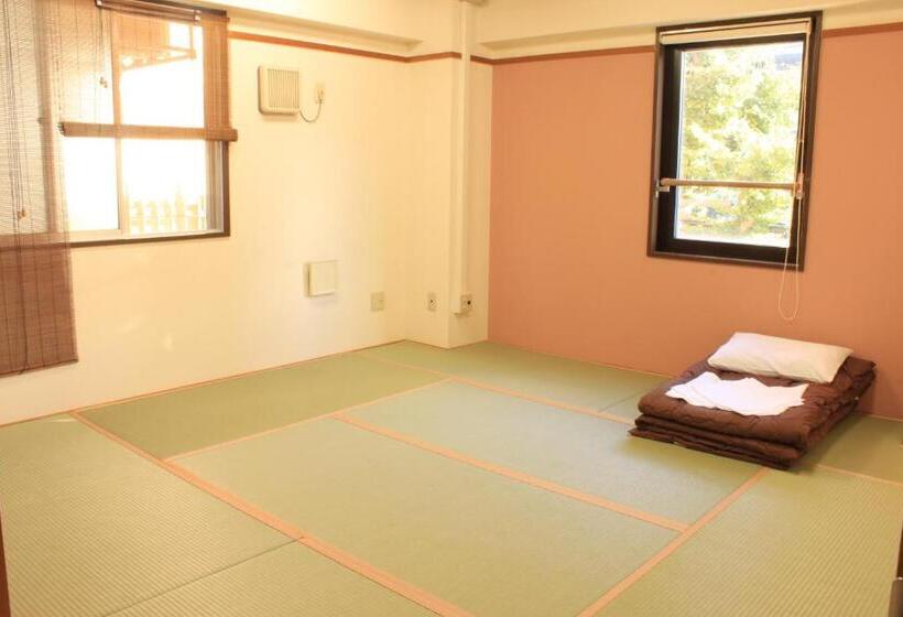 Номер Стандарт Индивидуальный Совместная Ванная, T And K Hostel Kobe Sannomiya East