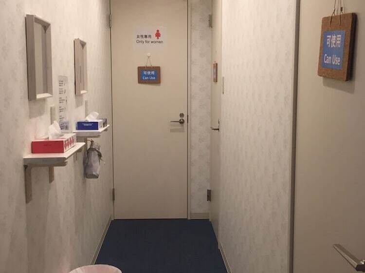 Кровать в Общей Комнате, T And K Hostel Kobe Sannomiya East