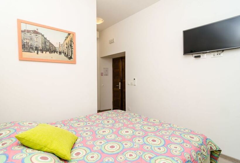 Номер Стандарт Вид на Город, Rooms Tezoro
