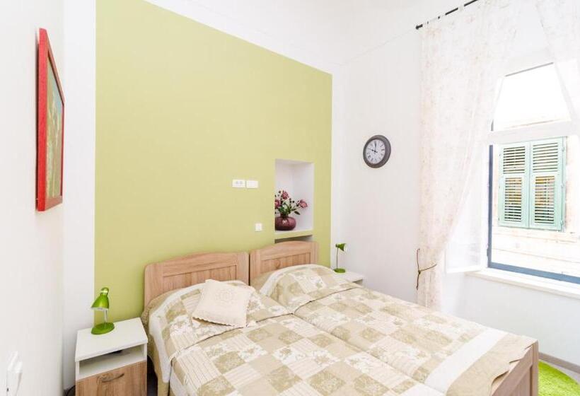 Номер Стандарт Вид на Город, Rooms Tezoro