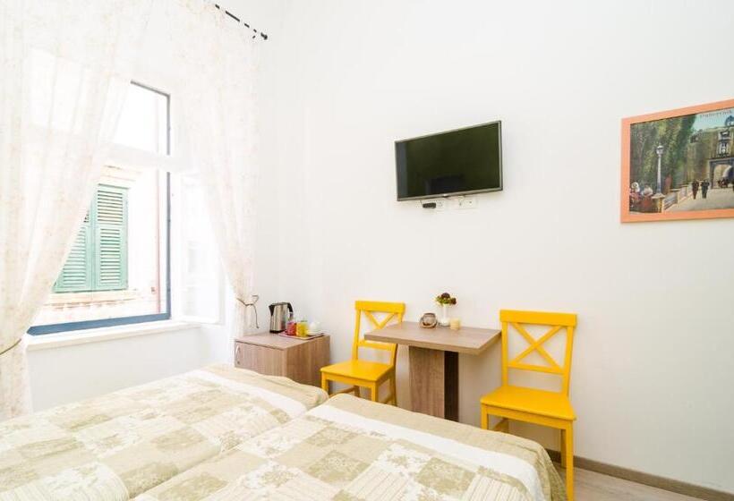 Номер Стандарт Вид на Город, Rooms Tezoro
