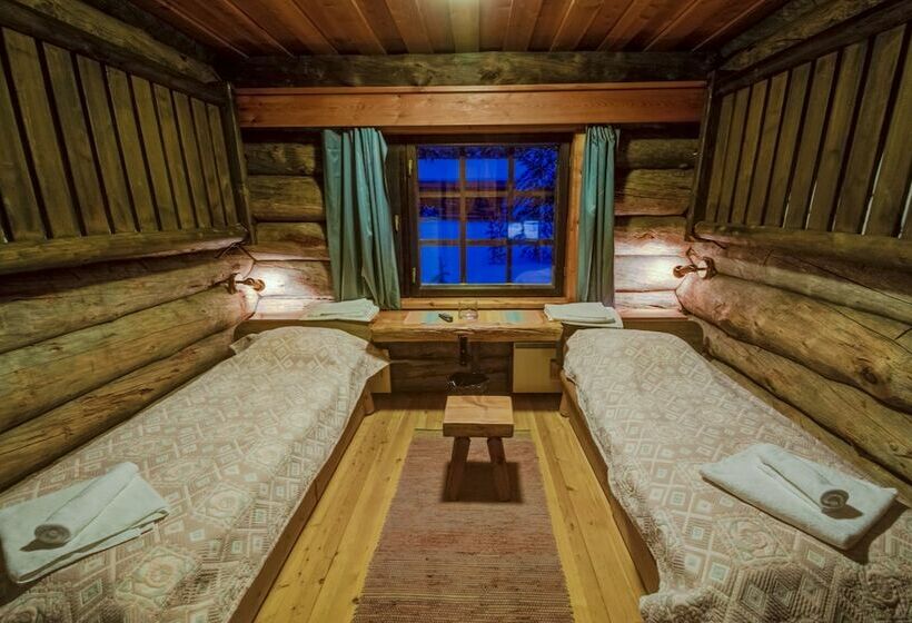 Четырехместный номер эконом класса с общей ванной комнатой, Kuukkeli Log Houses Porakka Inn